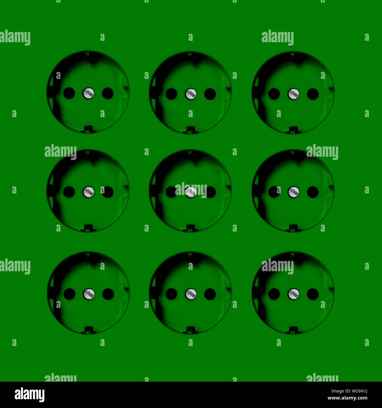 Green Power elettricità ecologica concetto: Nove Green prese di alimentazione Foto Stock