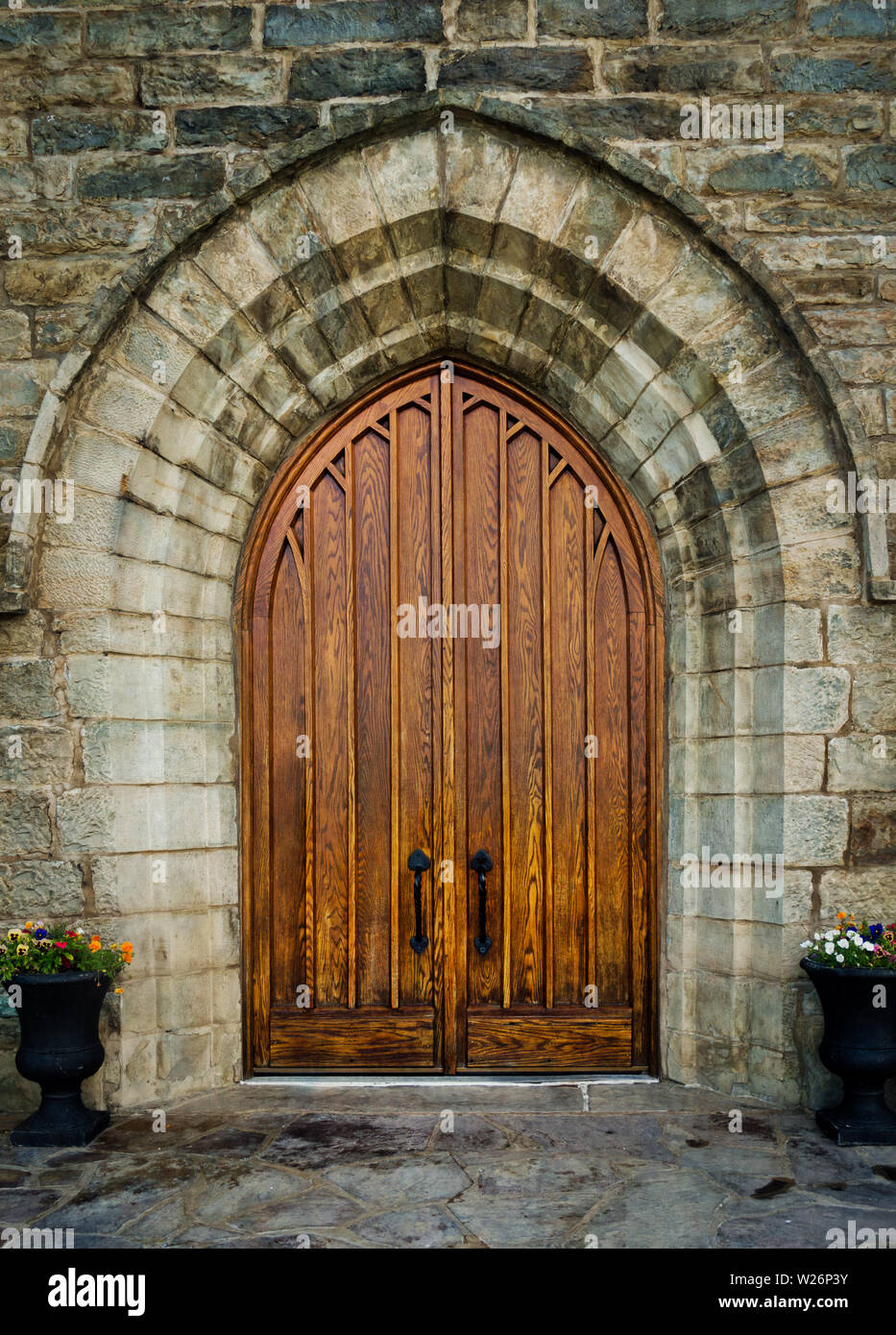 Una grande quercia Legno portale ad arco su San Pietro Chiesa Cattolica Romana, Brownsville, Pennsylvania, STATI UNITI D'AMERICA Foto Stock