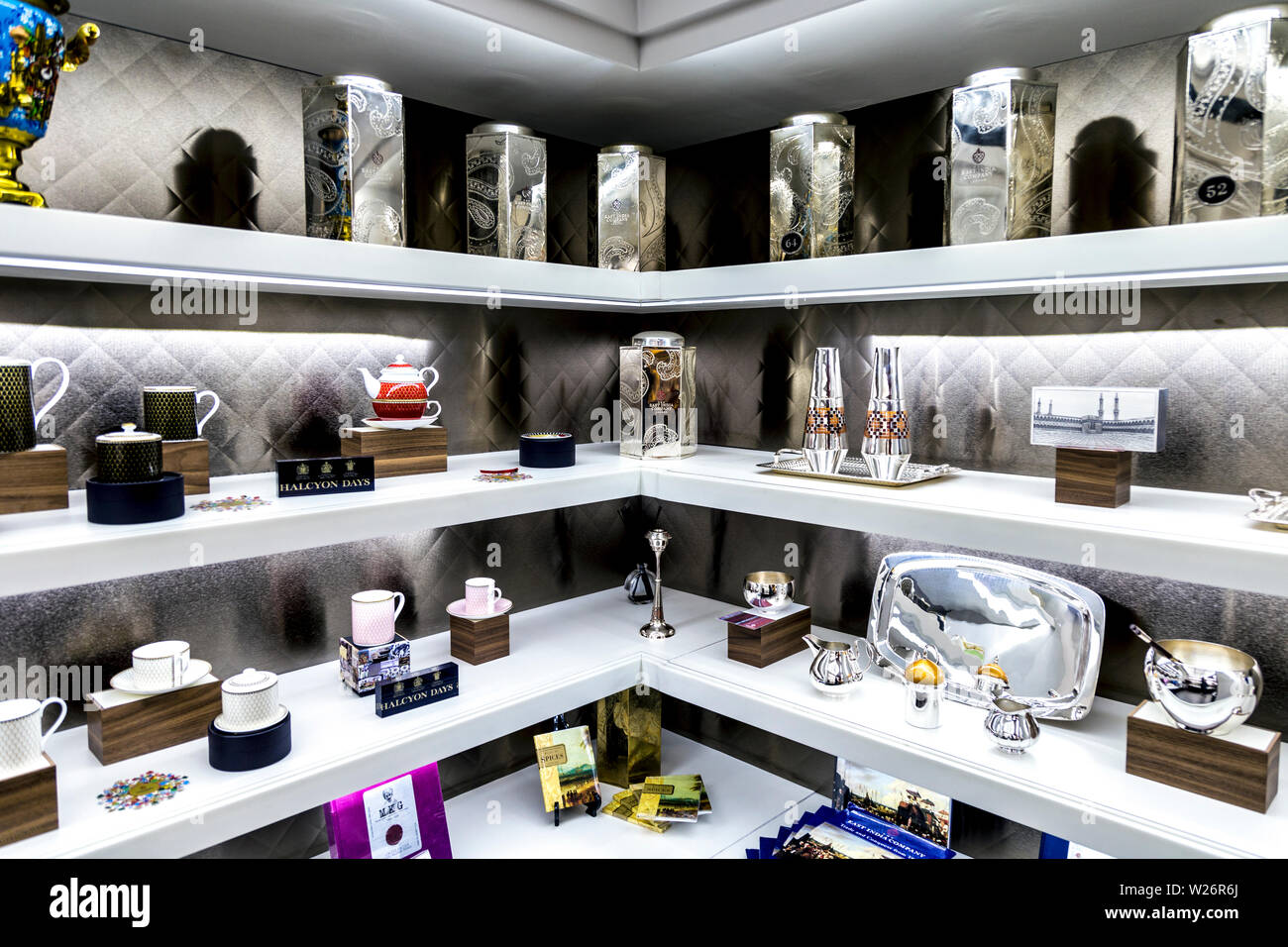 Interno della East India Company tea shop su Conduit Street, Mayfair, London, Regno Unito Foto Stock