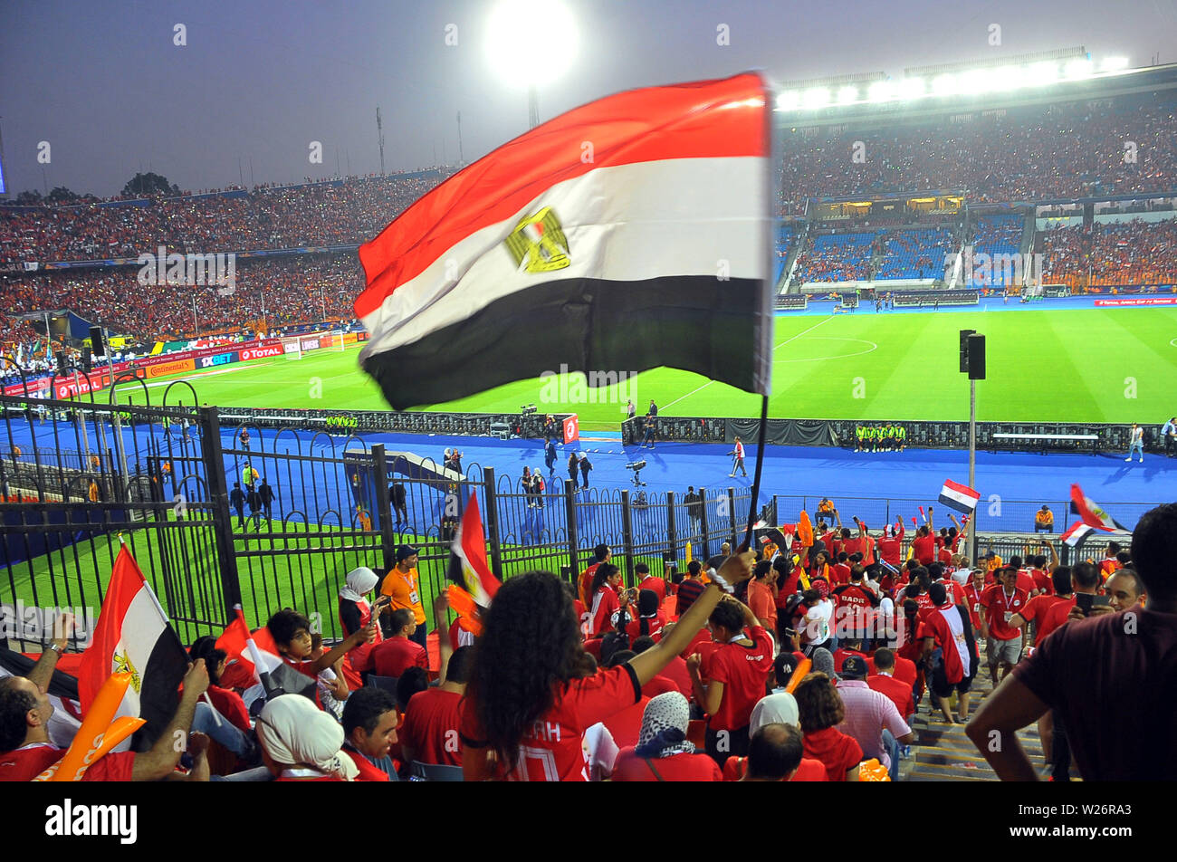 Il Cairo, Egitto. 6 Luglio, 2019. I tifosi e appassionati di Egitto durante il match Egitto vs Sud Africa.Totale Africa Coppa delle Nazioni Egitto 2019 al Cairo International Stadium.foto: Mahjoub Chokri Credito: Chokri Mahjoub/ZUMA filo/Alamy Live News Foto Stock