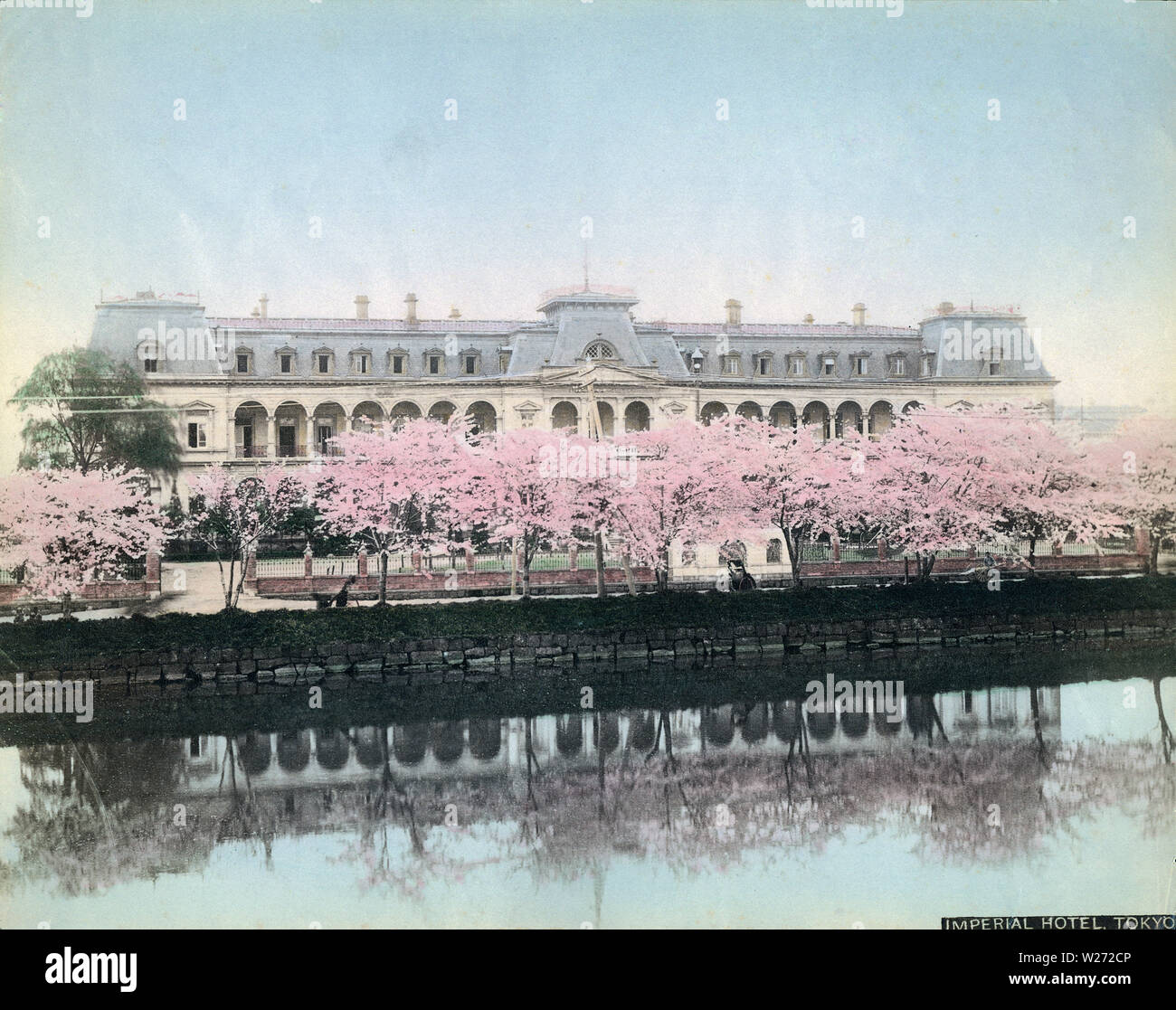 [ 1890 Giappone - Imperial Hotel, Tokyo ] - Il primo Teikoku Hotel (Imperial Hotel in Tokyo, ca. 1890s. L'hotel ha aperto nel Novembre 20, 1890 (Meiji 23) e fu distrutto da un incendio il 16 aprile 1922 (Taisho 11). Xix secolo albume vintage fotografia. Foto Stock