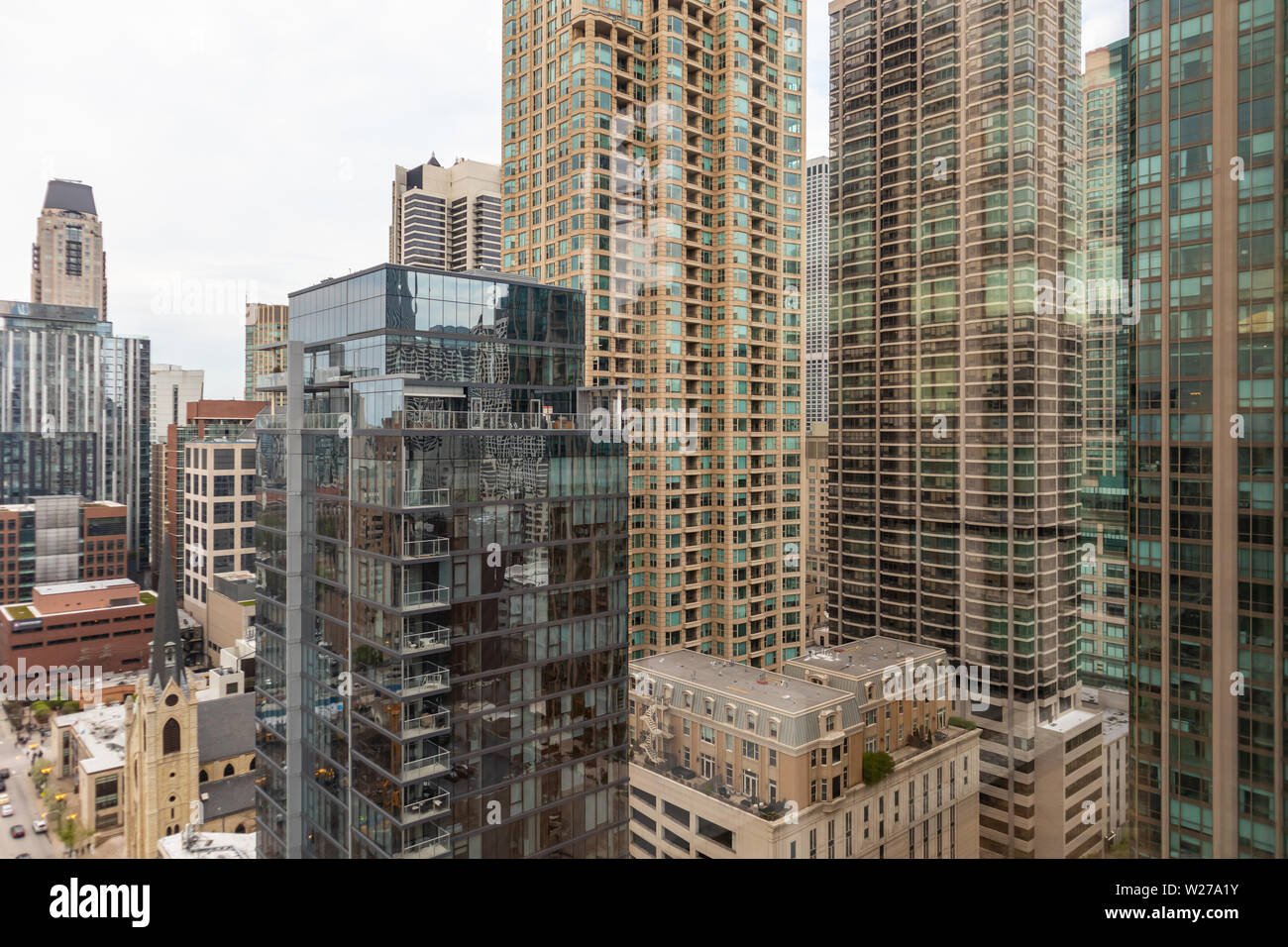 Chicago, Illinois. Stati Uniti d'America, Cityscape, giornata di primavera. Città edifici alti, sfondo con cielo nuvoloso Foto Stock