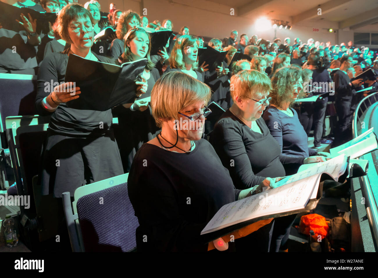 La corale musical 'Martin Luther King' è stata eseguita su 20.6.2019 presso la chiesa protestante del Congresso Dortmund Westfalenhalle con più di 2.000 partecipanti. Foto Stock