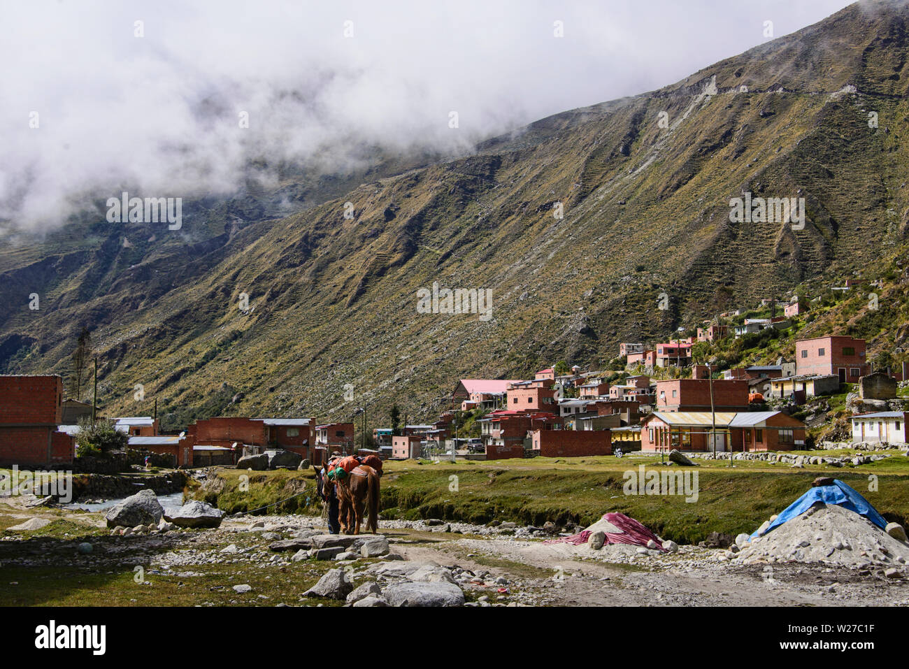 Il villaggio di Cocoyo nella Cordillera Real mountain range, Bolivia Foto Stock