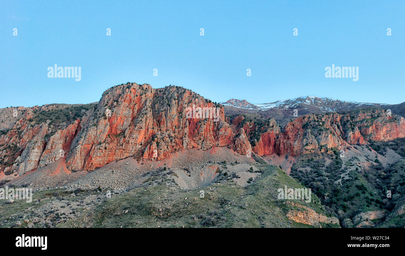 Tramonto su scogliere arancione presi in aprile 2019rn' presi in hdr Foto Stock