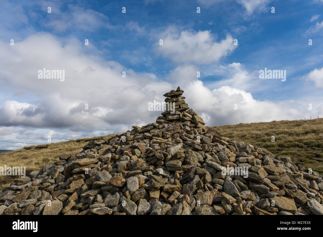 Cairn su Kinder Scout altopiano, Derbyshire, Parco Nazionale di Peak District, REGNO UNITO Foto Stock