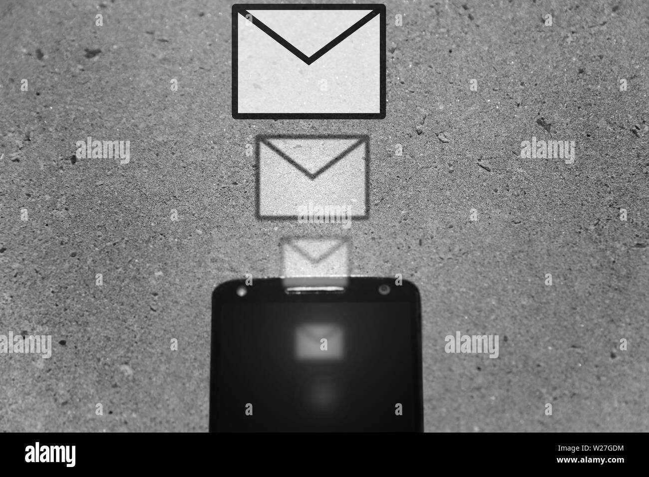 Messaggio sullo smartphone le icone in bianco e nero in orizzontale Foto Stock