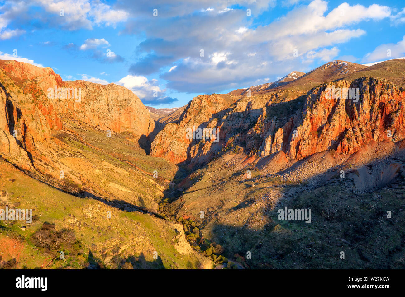 Tramonto su scogliere arancione presi in aprile 2019rn' presi in hdr Foto Stock