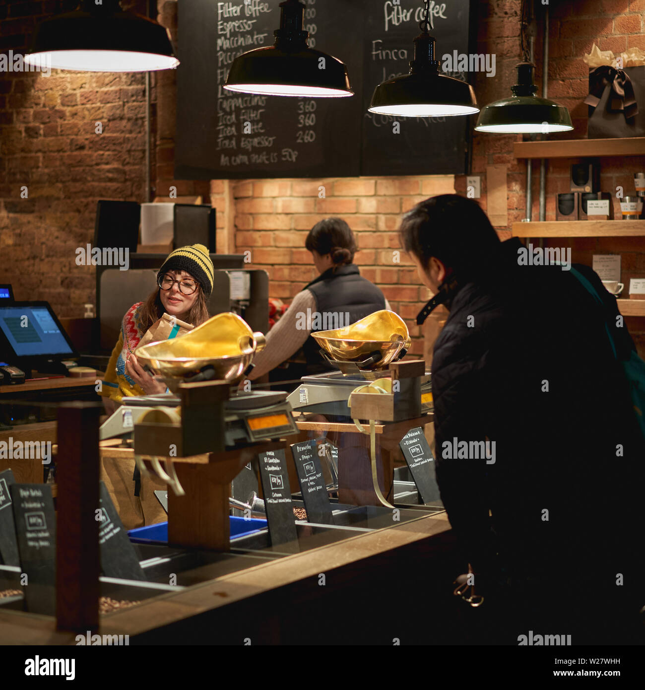 London, Regno Unito - Febbraio, 2018. Un design hipster coffee shop in Borough Market. Foto Stock