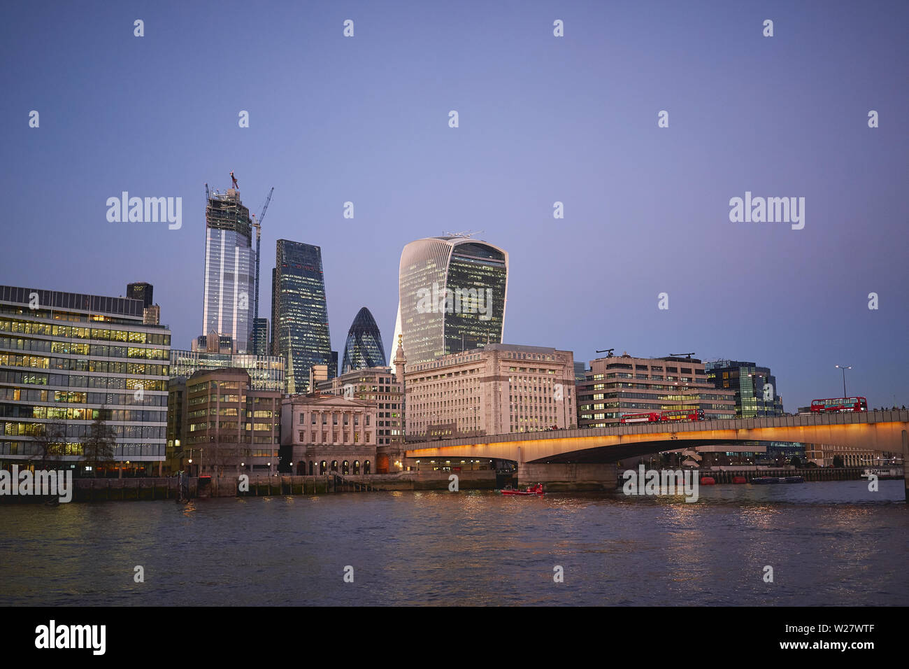 London, Regno Unito - Febbraio, 2019. Vista della città di Londra, il famoso quartiere finanziario, con nuovi grattacieli in costruzione. Foto Stock