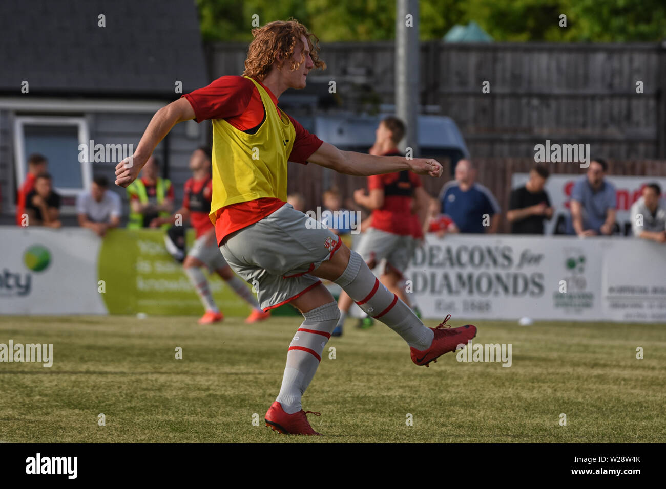 Swindon, Wiltshire REGNO UNITO, 7 Luglio 2019 Nuovo contratto player Ralph Graham riscaldamento di preseason friendly presso il Supermarine FC vs Swindon Town FC Foto Stock