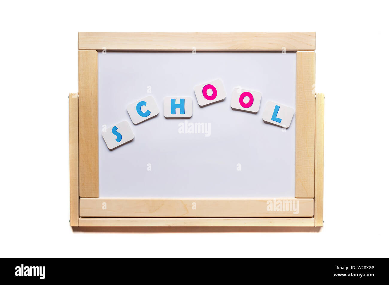 La scuola di iscrizione è prevista su un bianco della scheda magnetica. Si torna a scuola. Foto Stock