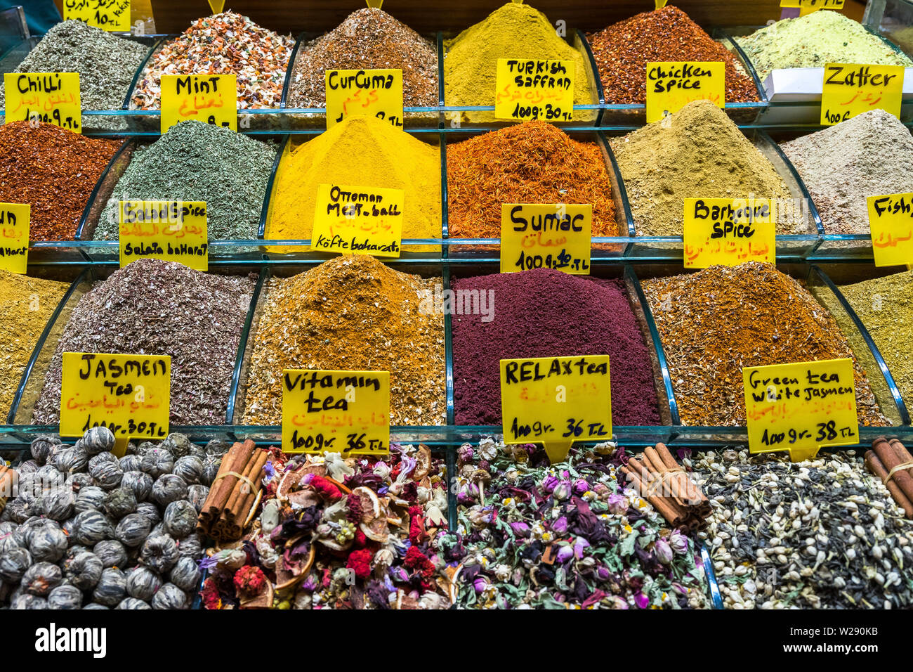Varie spice in vendita a Istanbul Bazar delle Spezie (il Bazaar Egiziano), Turchia, Foto Stock