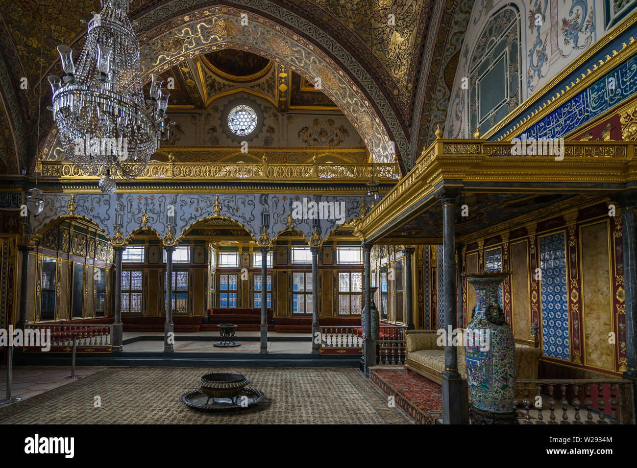 Le lussuose e decorate splendidamente Sala del Trono del Palazzo Topkapi harem. Istanbul, Turchia, Ottobre 2018 Foto Stock
