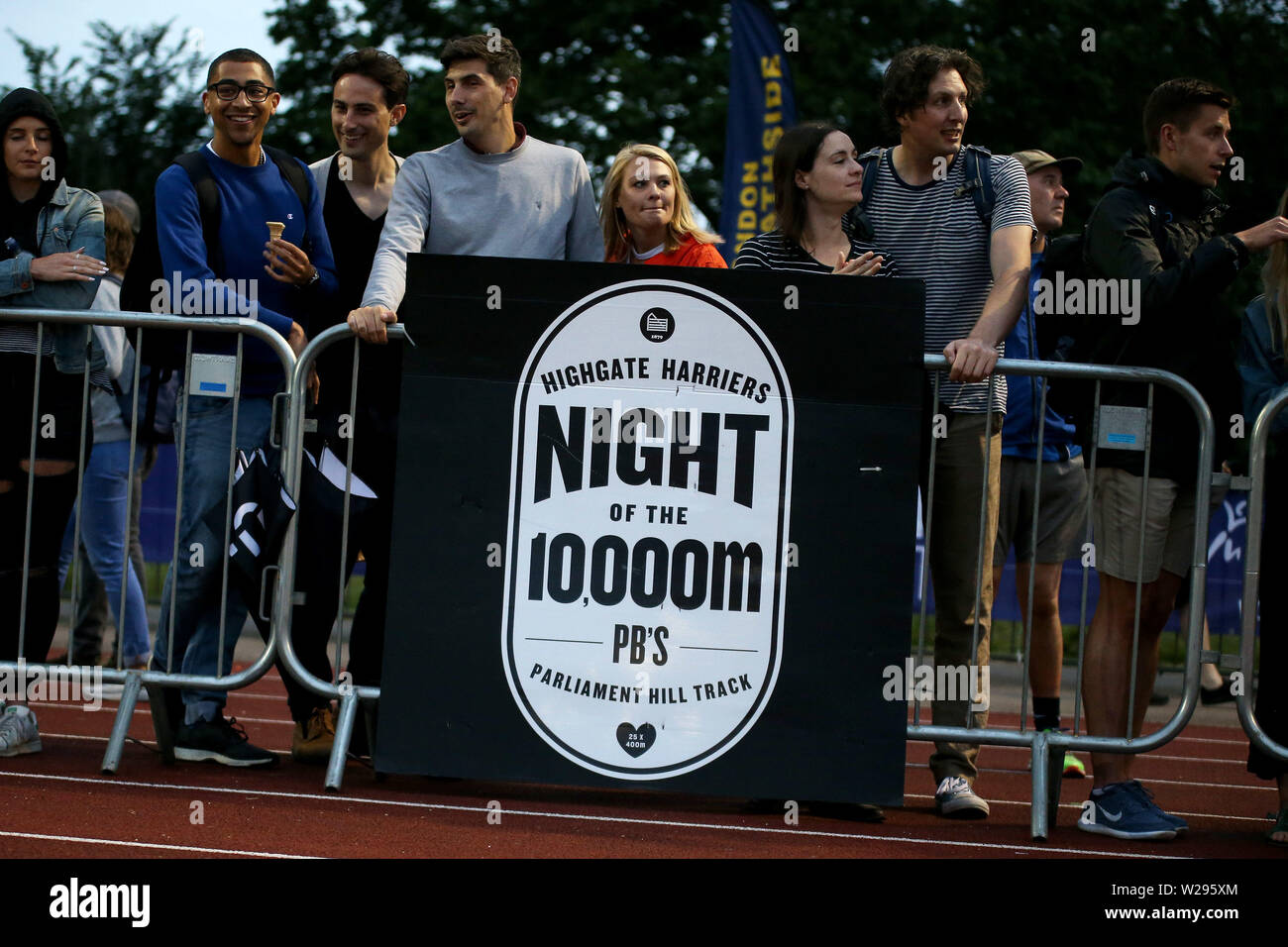 Londra, Regno Unito. 06 Luglio, 2019. I fan europei guarda 10.000m Cup 2019, evento di atletica a Parliament Hill pista atletica in Highgate, Londra il Sabato 6 luglio 2019. Si prega di notare che solo uso editoriale. pic da Tom Smeeth/Andrew Orchard fotografia sportiva./Alamy Live News Credito: Andrew Orchard fotografia sportiva/Alamy Live News Foto Stock