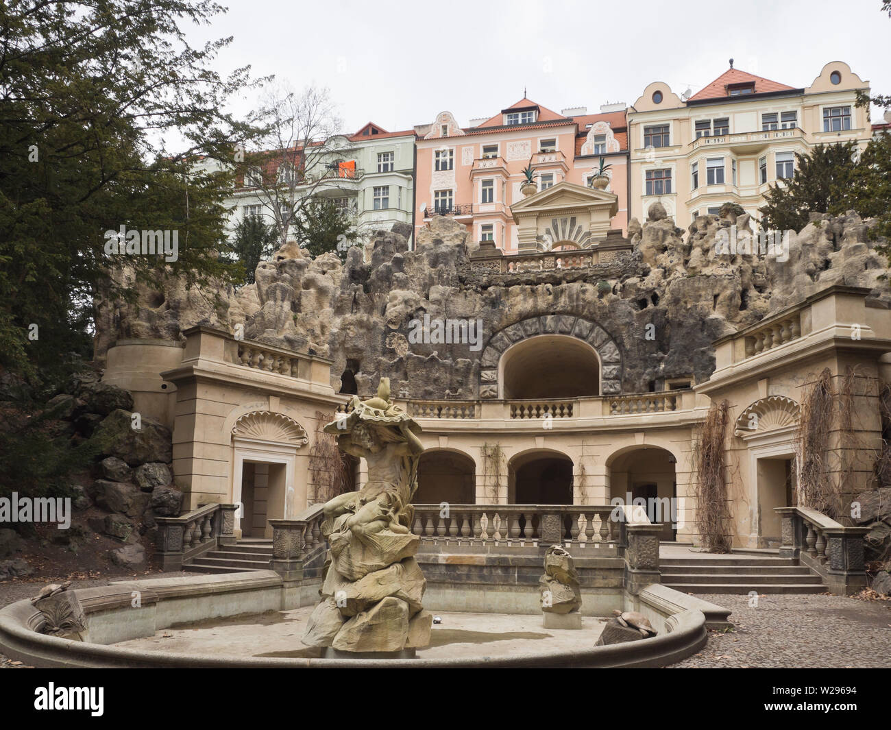 La grotta, uno stile art nouveau fontana in costruzione Havlíčkovy sady, il Havlicek giardini a Praga nella Repubblica Ceca Foto Stock