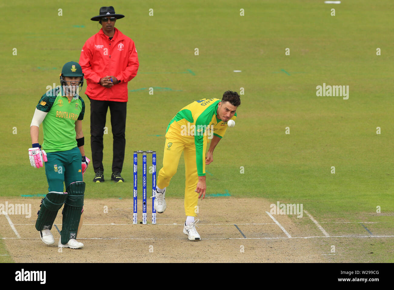 MANCHESTER, Inghilterra. 06 Luglio 2019: Marcus Stoinis dell Australia bowling durante l'Australia v Sud Africa, ICC Cricket World Cup Match, a Old Trafford, Manchester, Inghilterra. Foto Stock