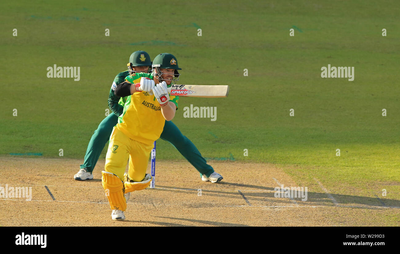 MANCHESTER, Inghilterra. 06 Luglio 2019: David Warner dell Australia gioca un colpo durante l'Australia v Sud Africa, ICC Cricket World Cup Match, a Old Trafford, Manchester, Inghilterra. Foto Stock