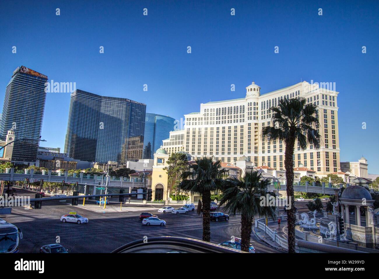 Las Vegas, Nevada, Stati Uniti d'America - 6 Maggio 2019: incrocio occupato all'intersezione di Flamingo e Las Vegas Boulevard con il Bellagio resort. Foto Stock