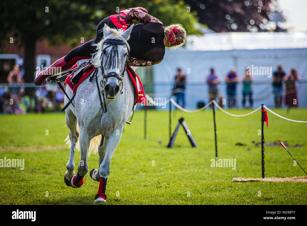 Novantesimo Kent County Show, Detling, 6 luglio 2019. La partecipazione di musicisti internazionali tra cui Dzhigitovka attuale campione del mondo Sergey Murugov su cavalli Foto Stock