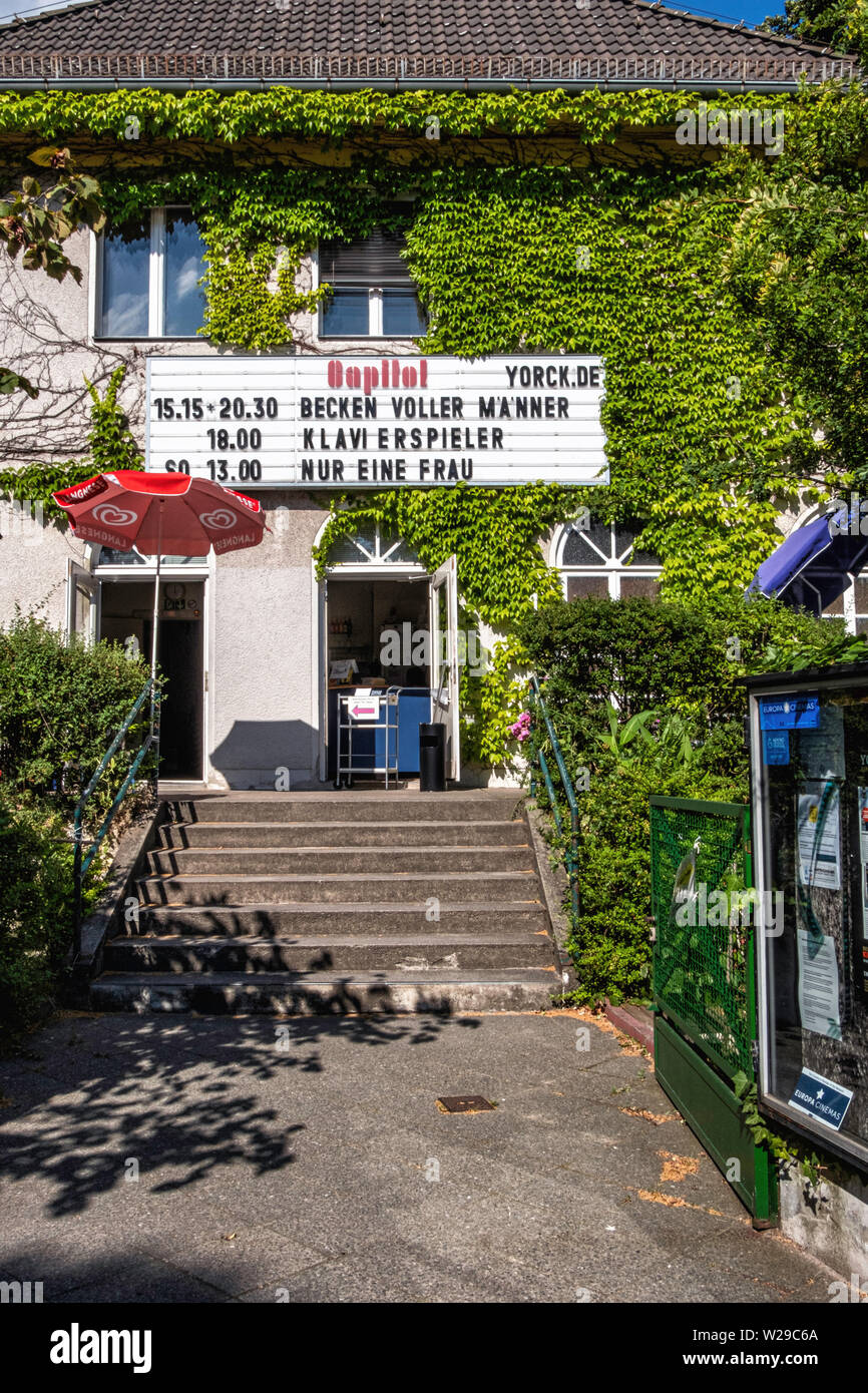 Cinema Capitol,Thielalle 36. Filmato storico teatro e residenza del film tedesco pioneer & direttore, Carl Froelich Foto Stock