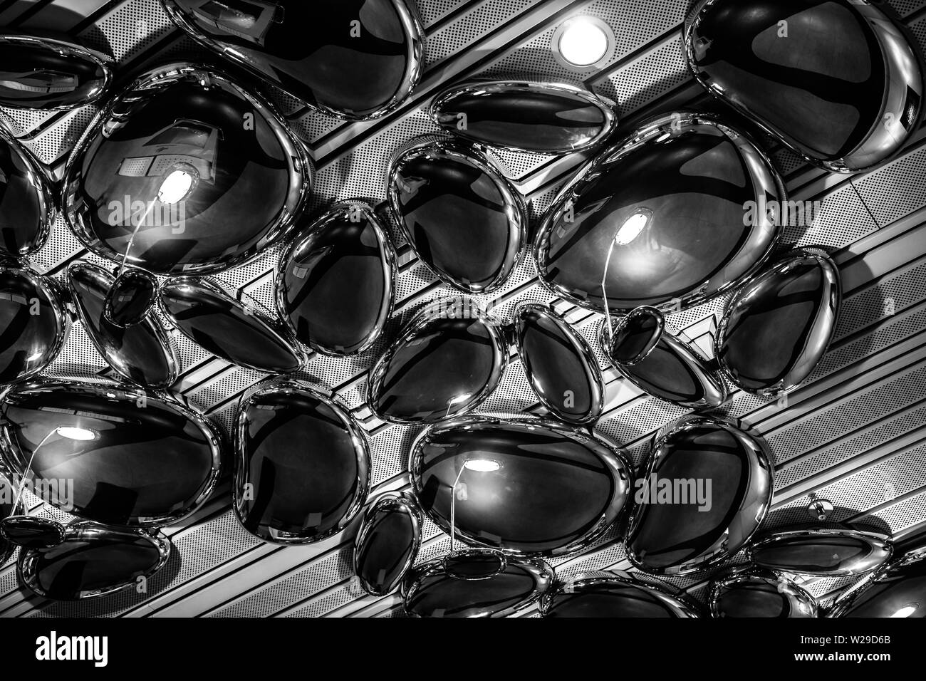 Abstract futuristica forma metallica con luci Foto Stock