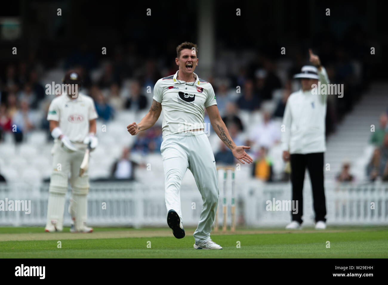 Londra, Regno Unito. 07 Luglio, 2019. Harry Podmore del Kent Cricket Club festeggia dopo colpiti fuori Rory ustioni di Surrey Cricket Club durante la contea Specsavers attrezzatura di campionato tra Surrey vs Kent alla Kia Oval Cricket Ground di domenica, luglio 07, 2019 a Londra Inghilterra. Credito: Taka G Wu/Alamy Live News Foto Stock