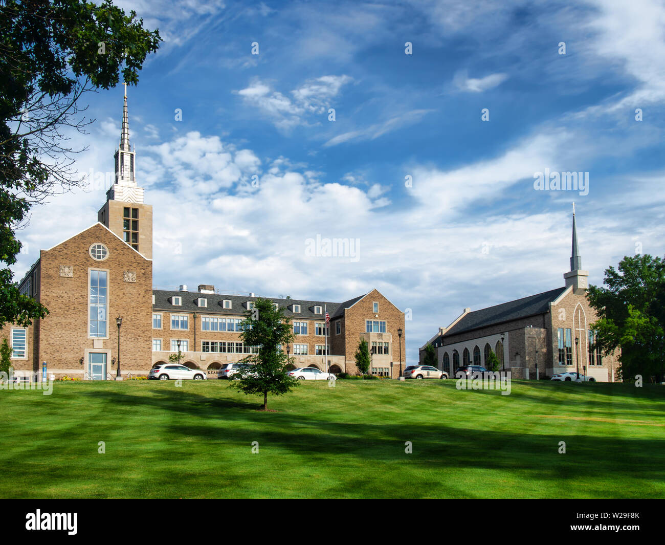 Rochester, New York, Stati Uniti d'America. Luglio 5, 2019. Kearney Hall e il campus di San John Fisher College di Rochester , New York su un bel pomeriggio di estate Foto Stock