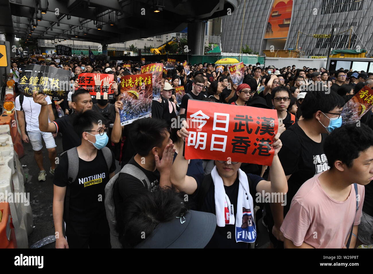 Hong Kong, Cina. 07 Luglio, 2019. I dimostranti si riuniscono per prendere parte alla manifestazione contro l'anti-legge in materia di estradizione il 7 giugno 2019 a Hong Kong, Cina. Le dimostrazioni a favore della democrazia hanno continuato per le strade di Hong Kong per il mese passato, per chiedere il ritiro completo di un controverso disegno di legge in materia di estradizione. Hong Kong è Chief Executive Carrie Lam ha sospeso il progetto di legge a tempo indeterminato, tuttavia le proteste hanno continuato con manifestanti ora chiedono le dimissioni. Credito: Aflo Co. Ltd./Alamy Live News Foto Stock