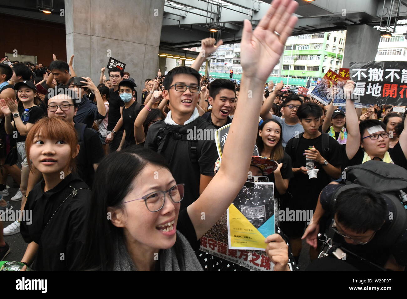 Hong Kong, Cina. 07 Luglio, 2019. I dimostranti si riuniscono per prendere parte alla manifestazione contro l'anti-legge in materia di estradizione il 7 giugno 2019 a Hong Kong, Cina. Le dimostrazioni a favore della democrazia hanno continuato per le strade di Hong Kong per il mese passato, per chiedere il ritiro completo di un controverso disegno di legge in materia di estradizione. Hong Kong è Chief Executive Carrie Lam ha sospeso il progetto di legge a tempo indeterminato, tuttavia le proteste hanno continuato con manifestanti ora chiedono le dimissioni. Credito: Aflo Co. Ltd./Alamy Live News Foto Stock