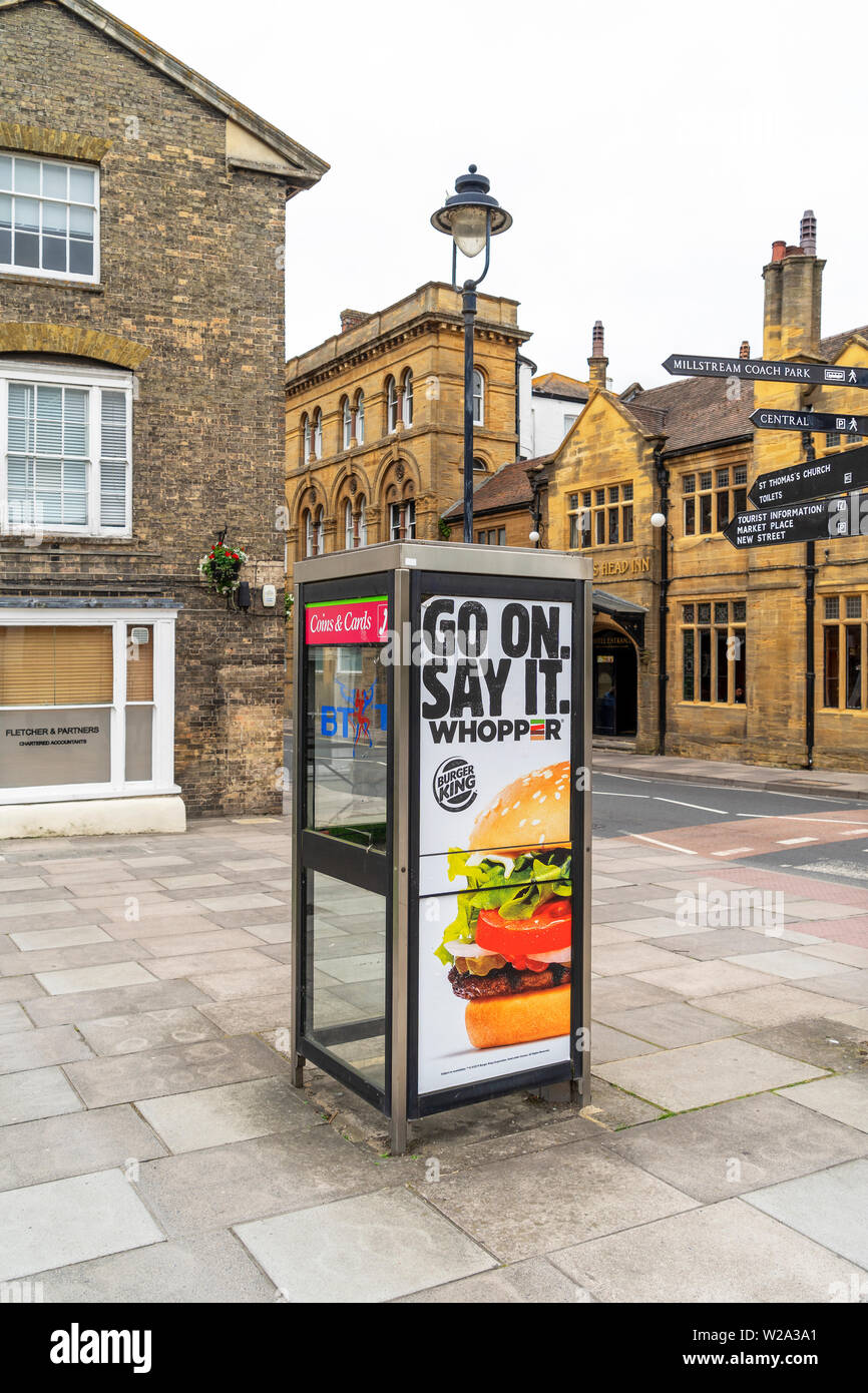 Burger King poster pubblicitario su British telefono pubblico chiosco Foto Stock