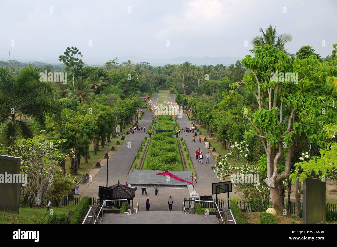 Vicolo del tempio di Borobudur vicino a Yogyakarta sull'isola di Java in Indonesia Foto Stock