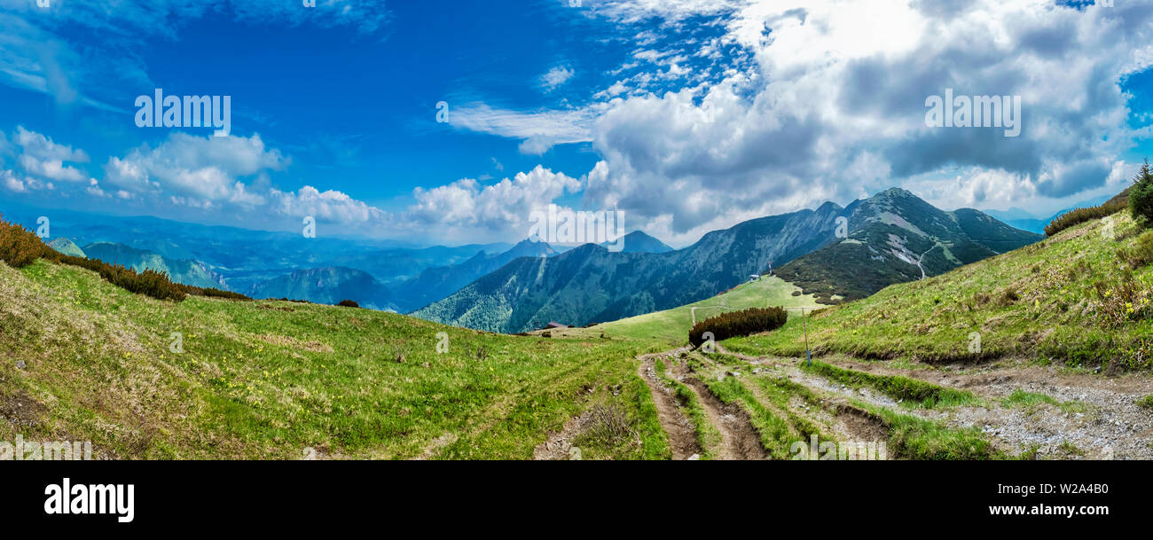 Vista panoramica dal grande Krivan, poco Fatra, Repubblica slovacca. Escursionismo tema. Stagionale scena naturale. Foto Stock