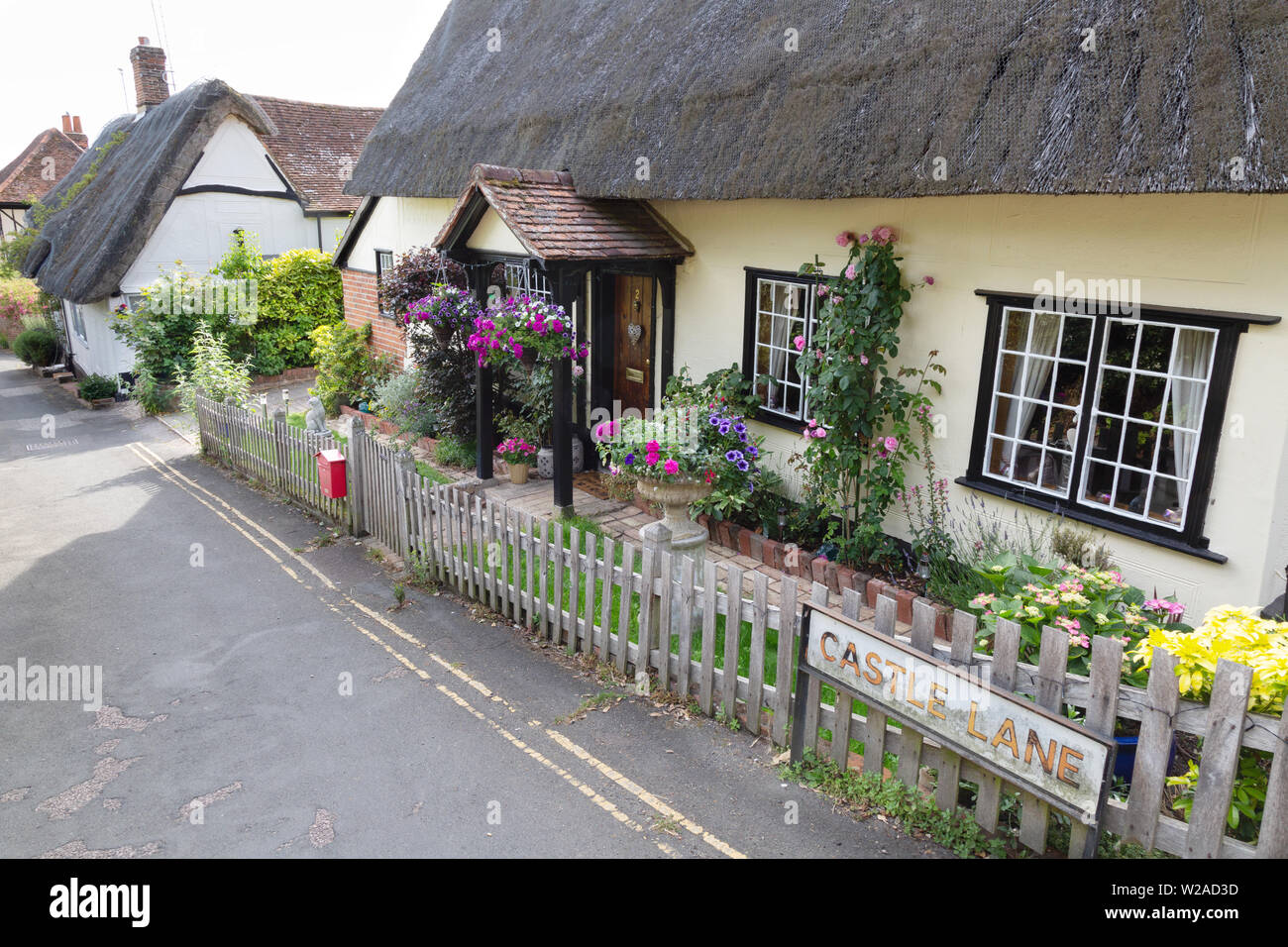 Il Castello di Hedingham village street scene con case medievali, Castello Lane, il Castello di Hedingham, Essex REGNO UNITO Foto Stock