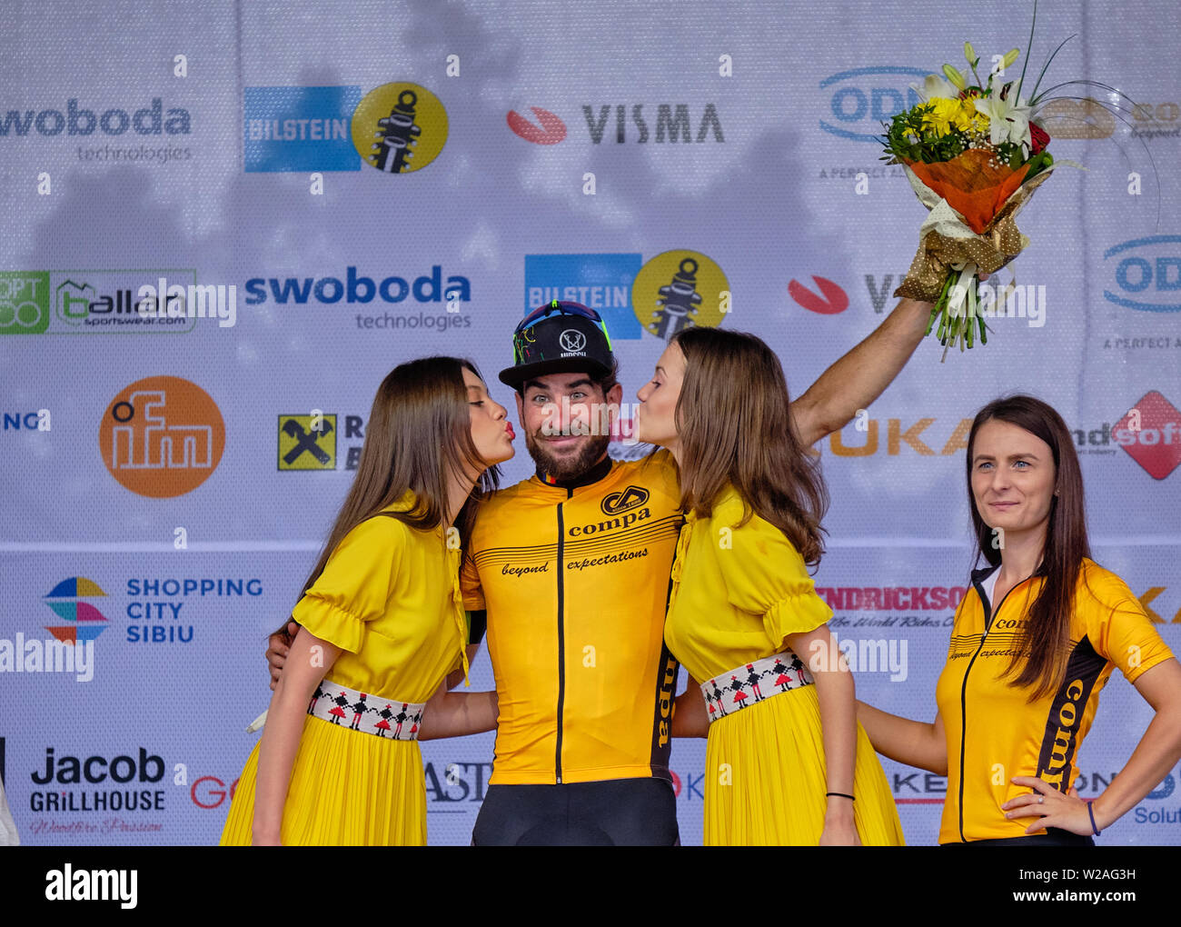 Cerimonia di premiazione del ciclista Riccardo Stacchiotti (Team Giotti Victoria- Palomar) vincitore della quarta tappa di Sibiu Tour in bicicletta, Romania, luglio 7,2019 Foto Stock