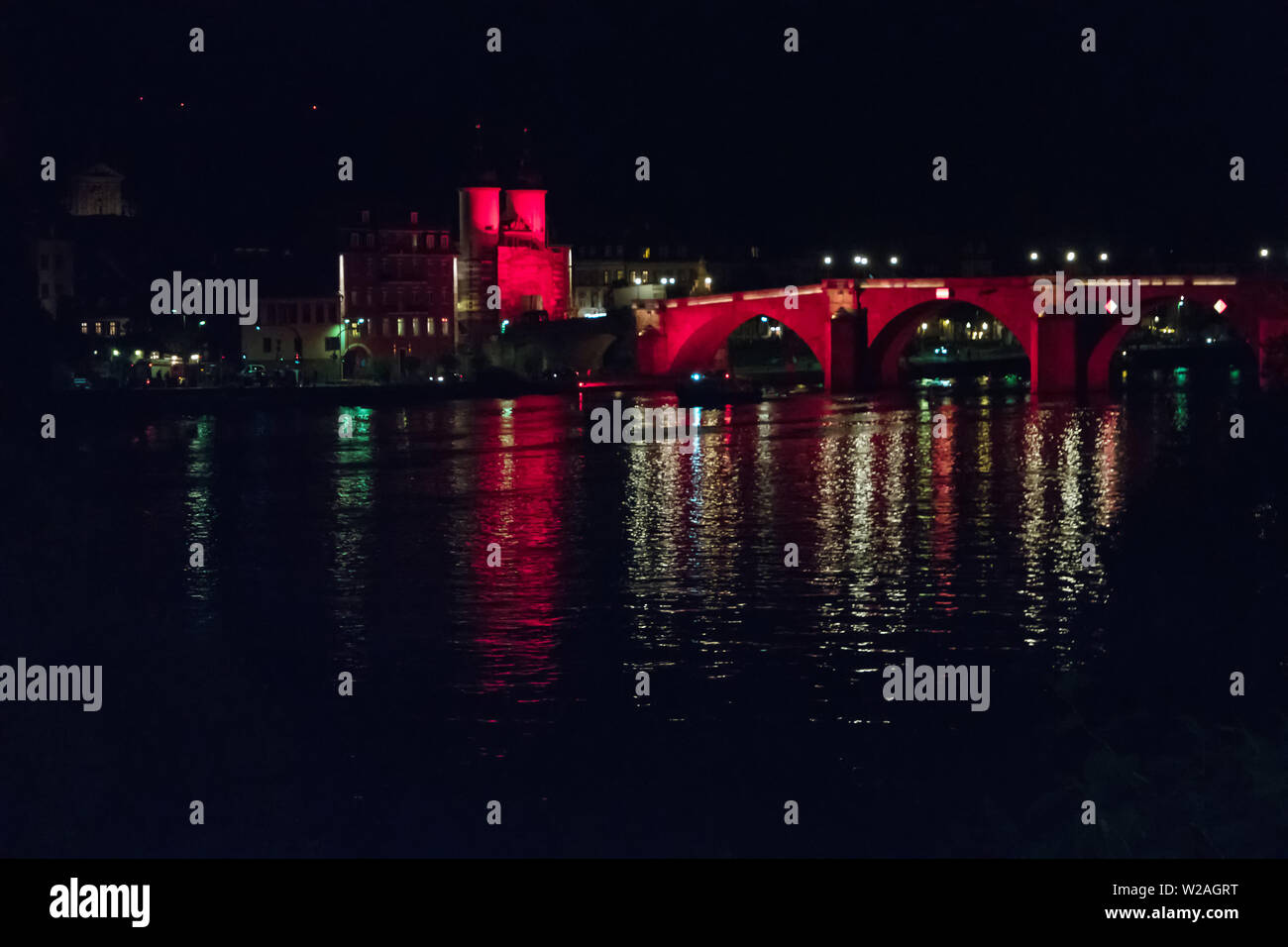 Fuochi d'artificio su Heidelberg in Germania di notte Foto Stock