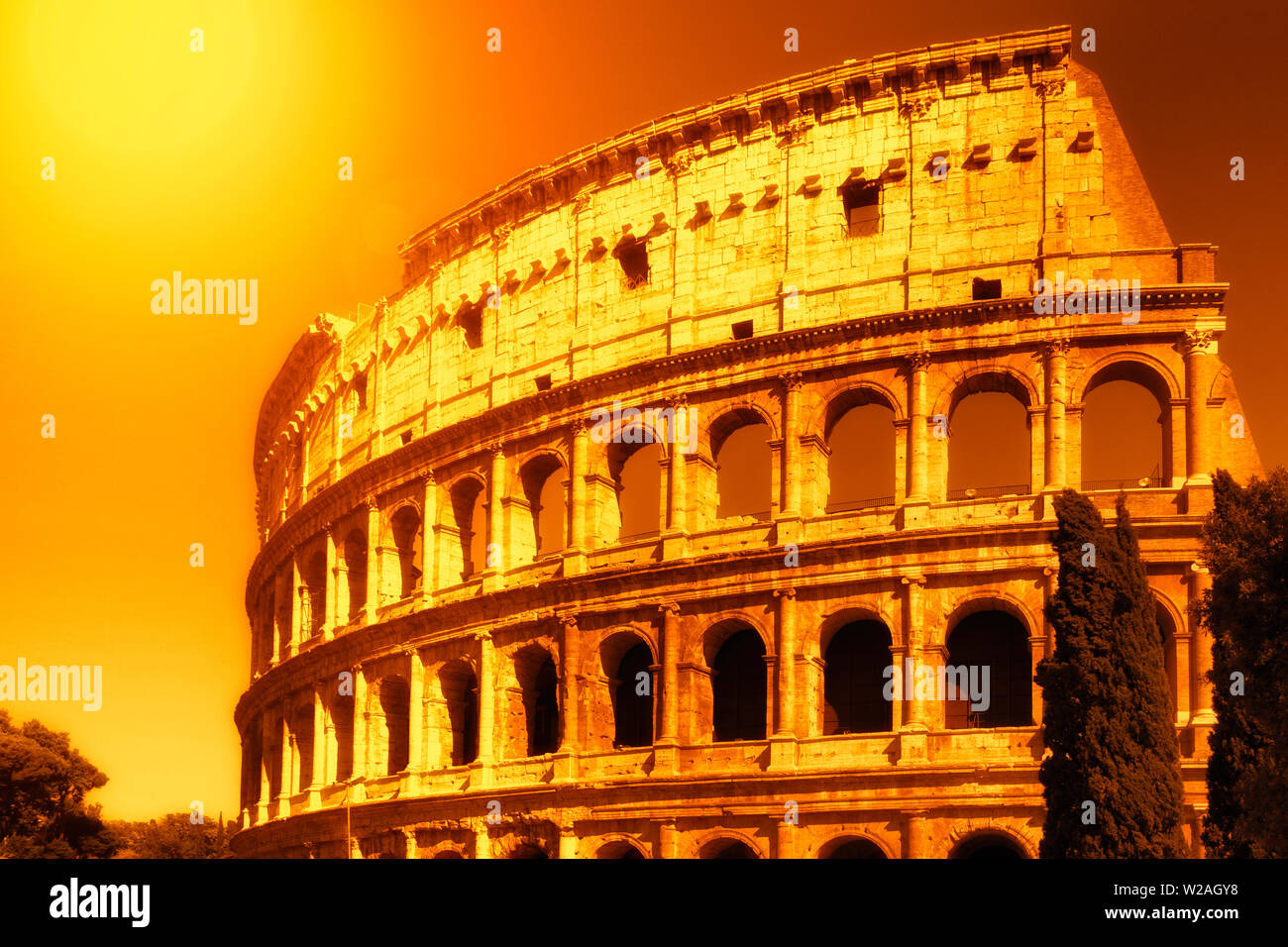 Colosseo al tramonto in Roma, Italia Foto Stock