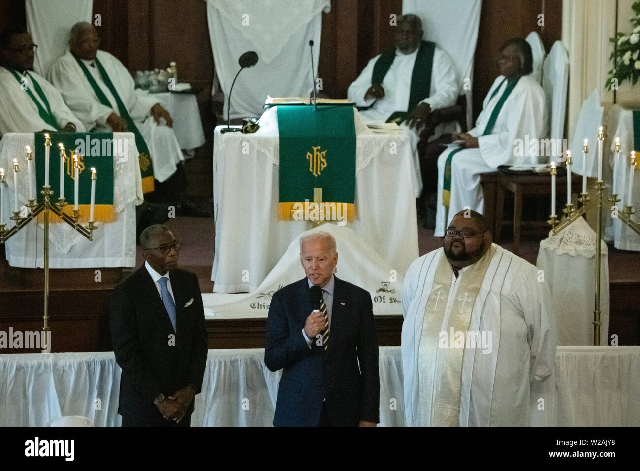 Charleston, Stati Uniti. 07 Luglio, 2019. Elezioni presidenziali democratiche promettente ex Vice presidente Joe Biden risolve il servizio domenicale al Morris Brown AME Chiesa Luglio 7, 2019 a Charleston, Carolina del Sud. Carolina del Sud, chiamato il primo nel Sud, è il primo a sud primaria democratica nella nomina presidenziale gara. Credito: Planetpix/Alamy Live News Foto Stock