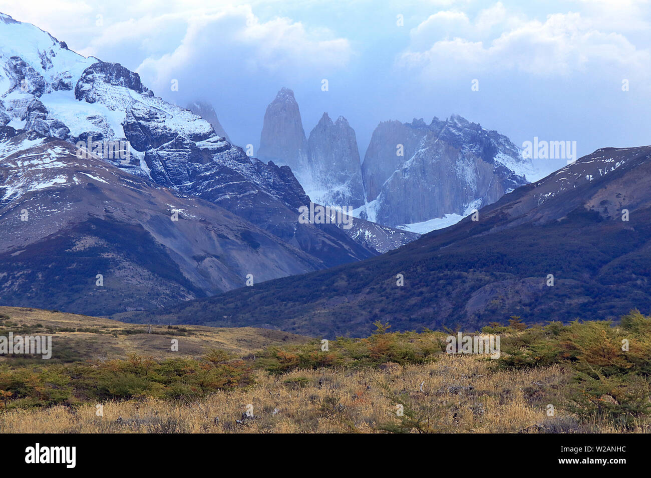 Tempo selvaggio sulla cima di Las Torres nel Parco Nazionale Torres del Paine, Magallanes in Patagonia cilena. Foto Stock