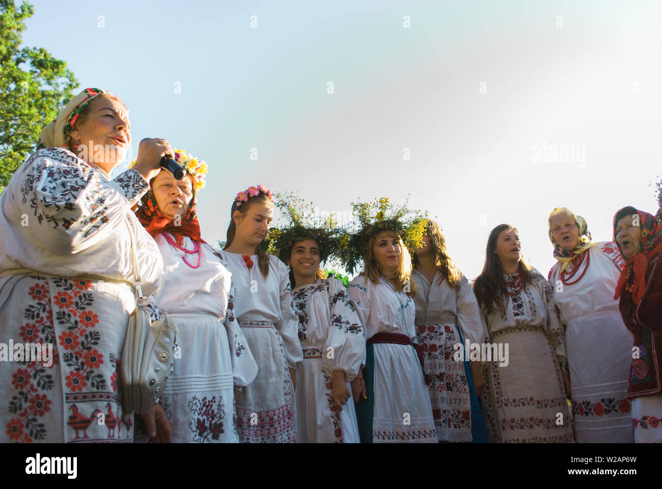 KIEV, UCRAINA - Lug 6, 2019. Celebrazioni slavo di Ivana Kupala. Le persone partecipano alla celebrazione sul Ivan Kupala vacanza al Feofania par Foto Stock