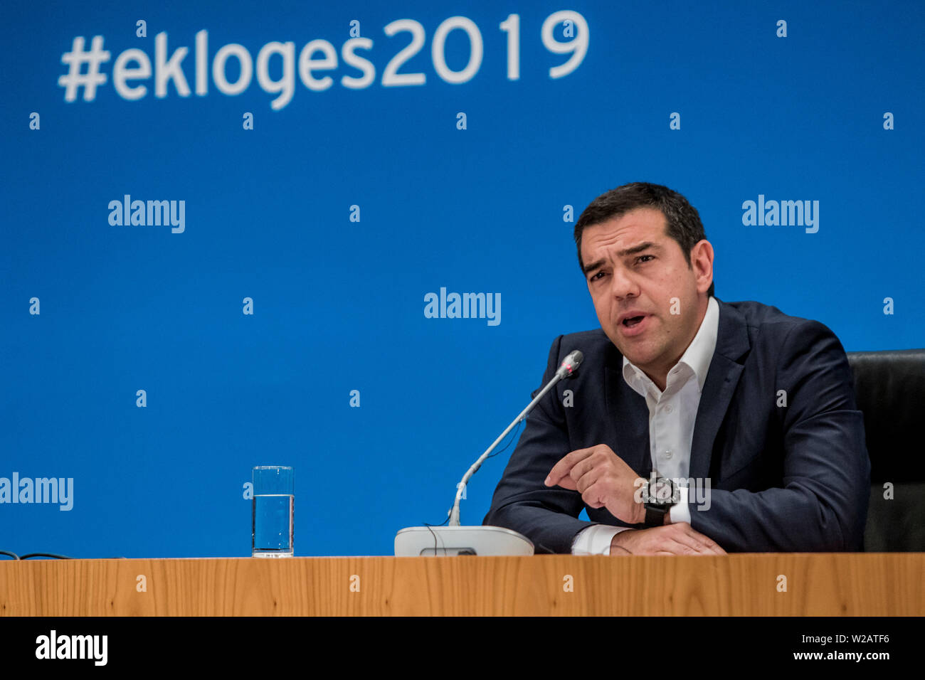 Atene, Grecia. 7 Luglio, 2019. Il Primo Ministro greco, Alexis Tsipras risolve la media a sala di Zappeion ad Atene, in Grecia, il 7 luglio 2019. Alexis Tsipras ha riconosciuto la sua sinistra radicale SYRIZA partito della sconfitta per i conservatori di Domenica elezioni generali, prima di essere condotti dal momento che la Grecia è emersa dai programmi di salvataggio la scorsa estate. Credito: Panagiotis Moschandreou/Xinhua/Alamy Live News Foto Stock
