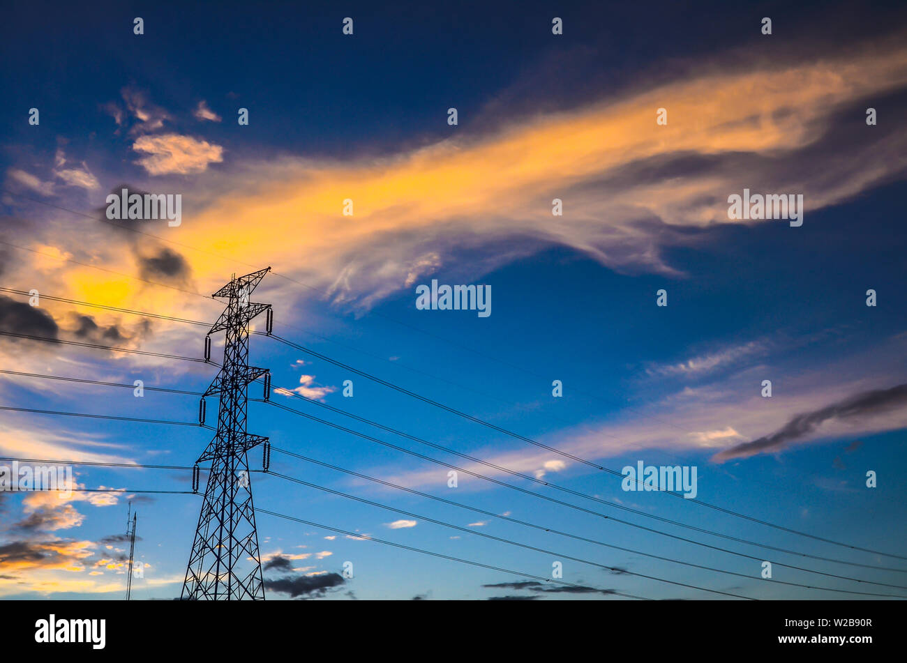 Tensione alta di post al tramonto Foto Stock