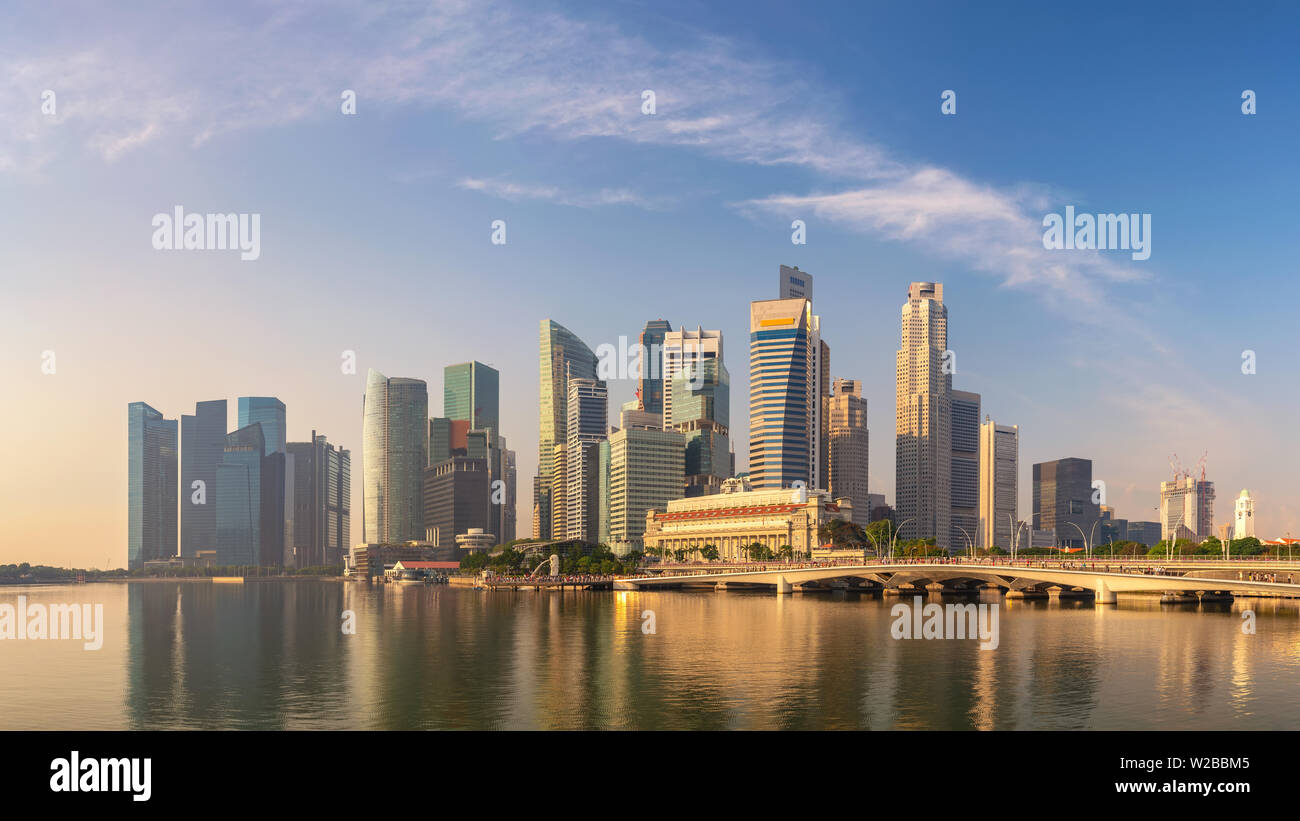 Singapore panorama dello skyline della città di Marina Bay e a Singapore nel quartiere degli affari Foto Stock
