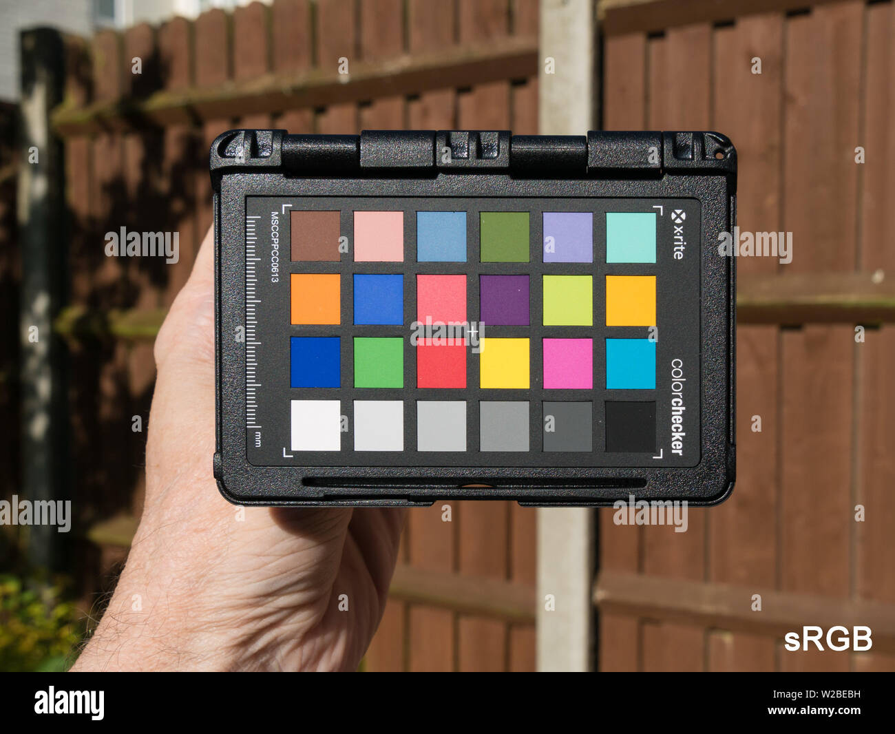 Fotografia di X-Rite Passport colore target di calibrazione - l'immagine è stata prodotta a partire da un grezzo di file immagine utilizzando spazio colore sRGB per tutto. Foto Stock