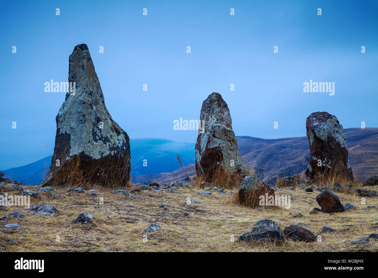 Armenia, provincia di Syunik, Sisian, Zorats Karer anche sapere come Karahundj o Carahunge - significato parlando di pietre antiche tombe Foto Stock