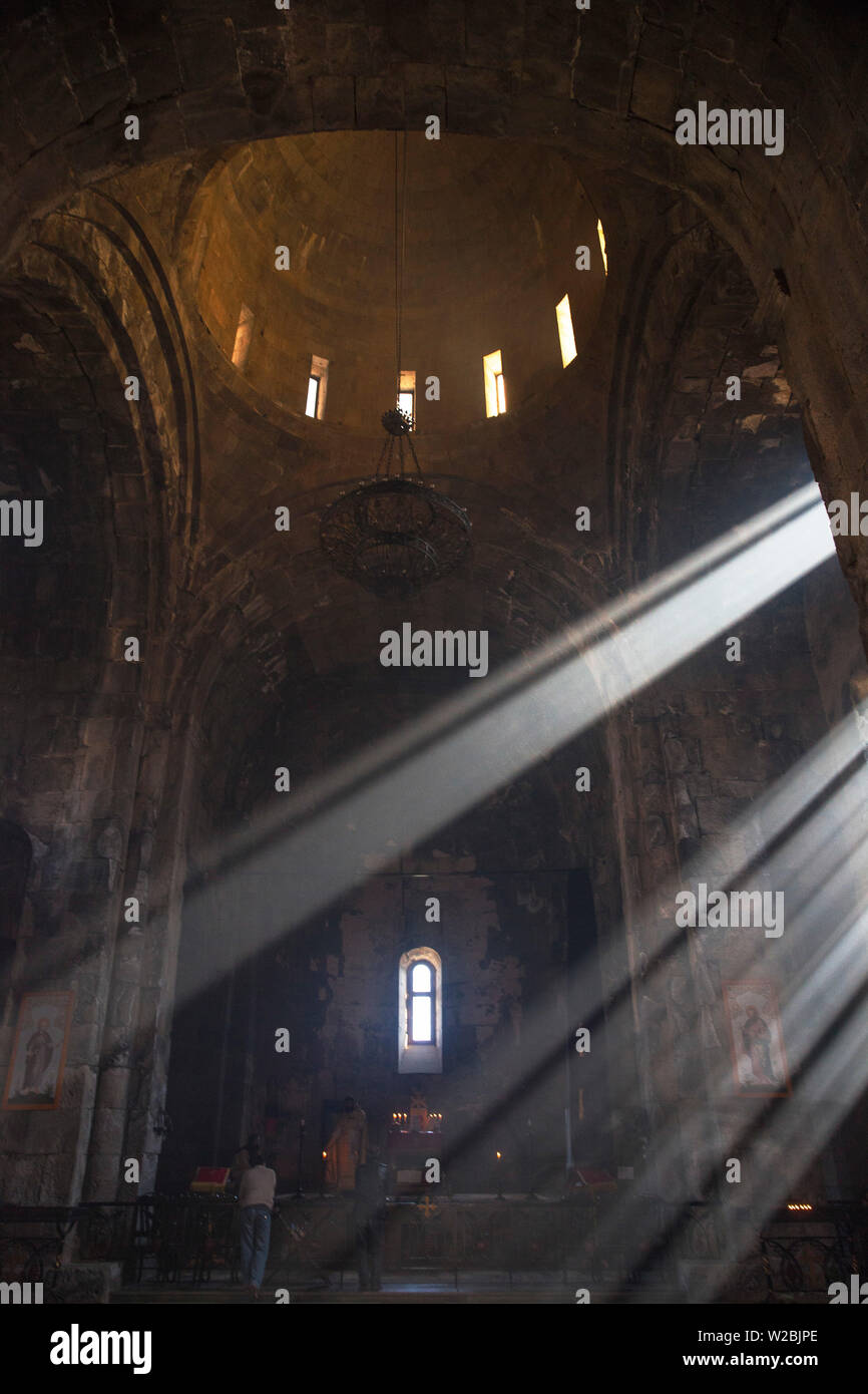 Armenia, Provincia di Syunik, Tatev, Tatev Monastero, Interiror della chiesa di Poghos e Petros (Pietro e Paolo) costruito in 895-906. Foto Stock