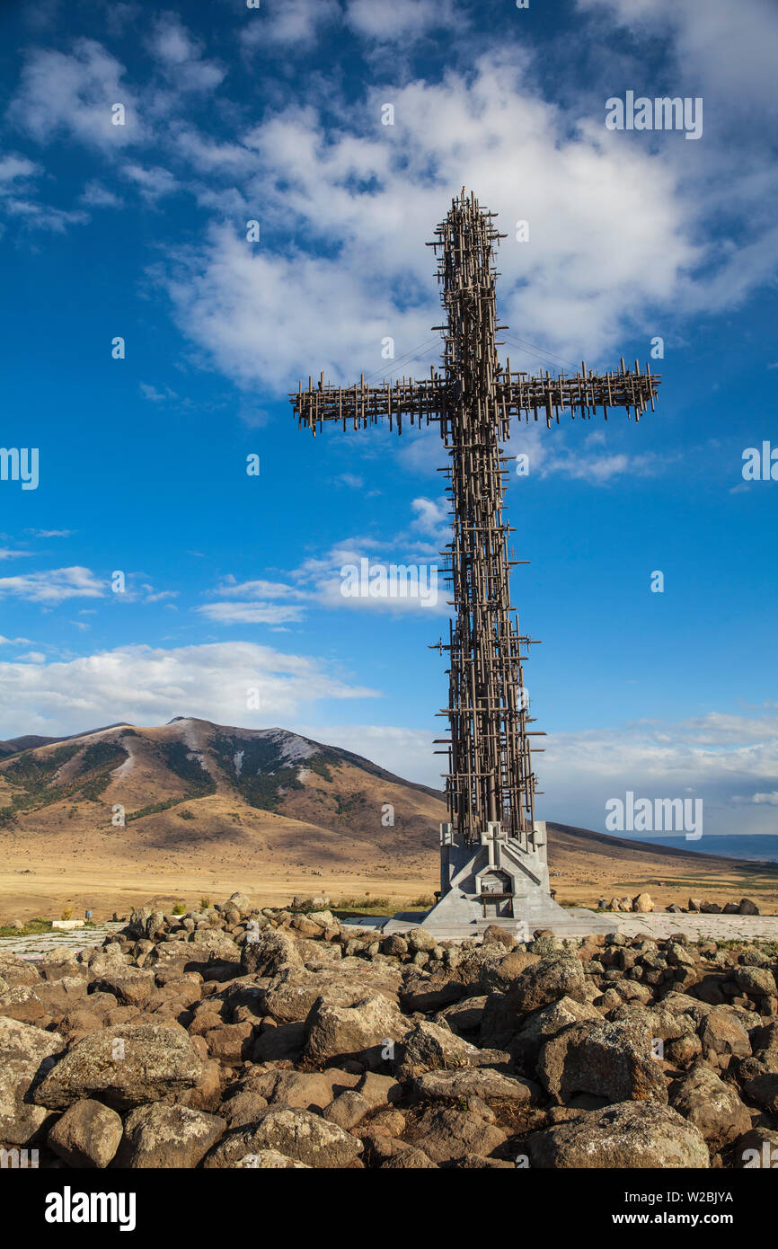 Armenia, Artashavan, gigantesca croce costituito da 1712 grandi e piccole croci che simboleggiano il Cristianesimo come religione ufficiale Foto Stock