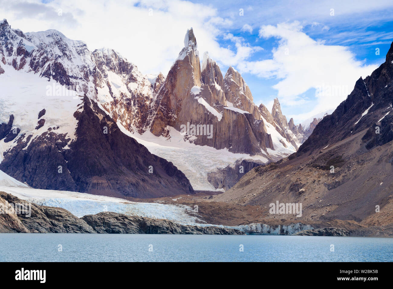 Argentina, Patagonia, El Chalten, parco nazionale Los Glaciares, Laguna Torre e Cerro Torre Peak Foto Stock