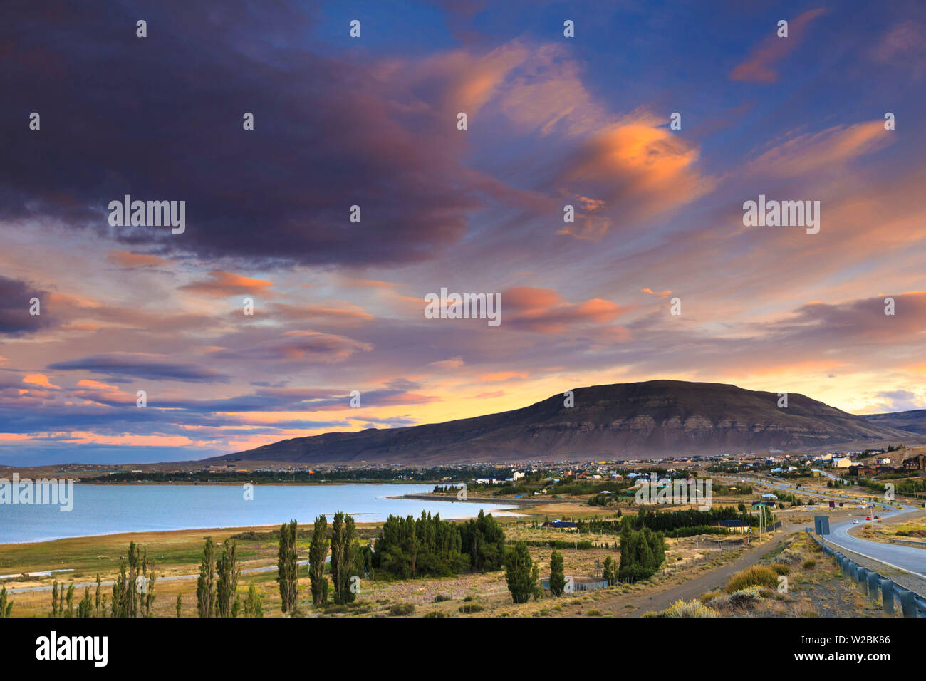 Argentina, Patagonia, El Calafate, Lago Argentino e El Calafate Città Foto Stock