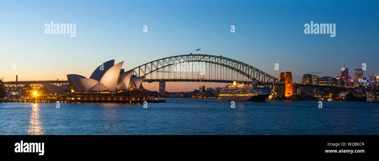 Sydney Opera House & Harbour Bridge, il Darling Harbour, Sydney, Nuovo Galles del Sud, Australia Foto Stock